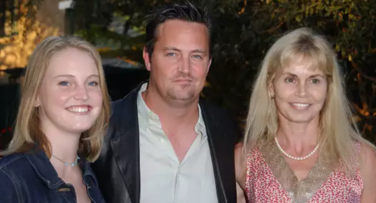 Matthew Perry con su madre y su hermana menor