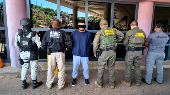 Huyó a Estados Unidos: Deportan a sujeto con orden de arresto en Sonora por violentar a su pareja