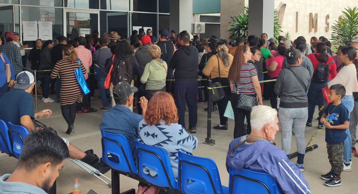 Química se viraliza al exhibir desabasto de insumos en hospital; IMSS Bienestar niega la situación