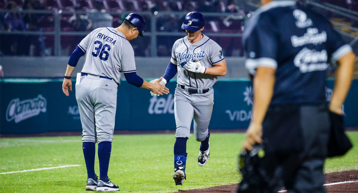 Rivera es el único manager que también funge como coach durante los juegos en la LAMP