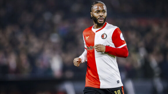 Raheem Sterling, jugador del Feyenoord, fue detenido por conducción temeraria y posesión de drogas