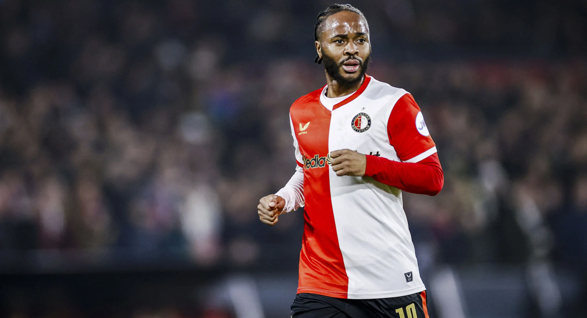 Raheem Sterling, jugador del Feyenoord, fue detenido en Inglaterra por conducción temeraria y posesión de drogas