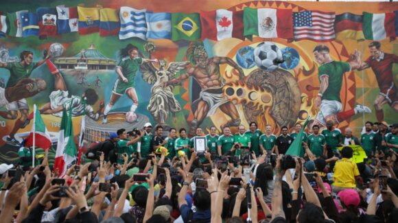 Récord Guinness para México con el mural del Mundial 2026 realizado con el pincel más grande del mundo