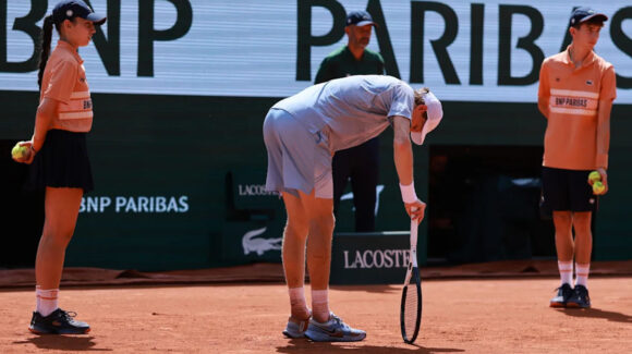 Sorpresa en Roland Garros; el favorito Jannik Sinner cae en segunda ronda ante Cerúndolo