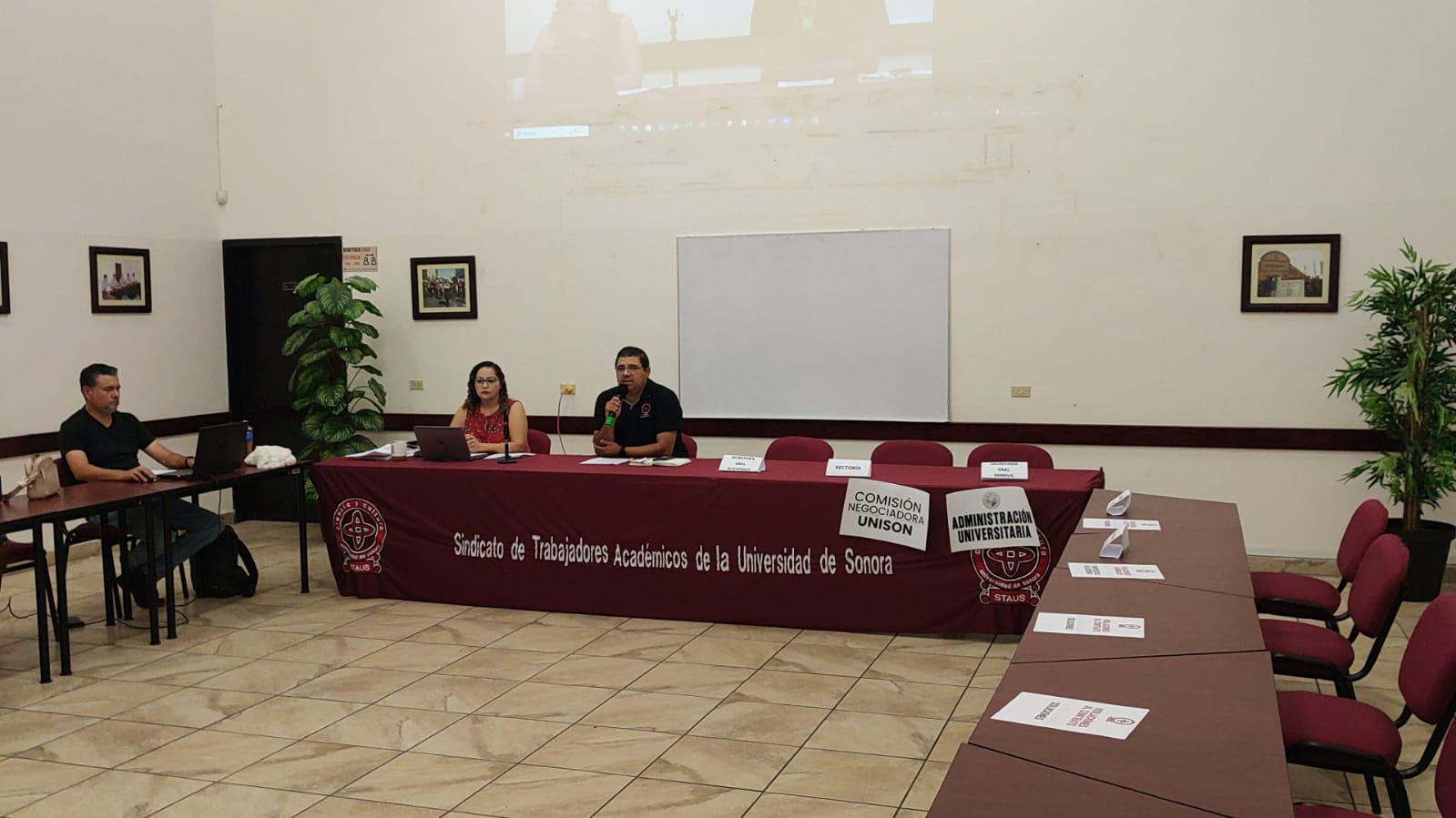 STAUS entabla diálogo sin asistencia de rectoría