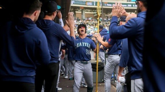Mariners completan la barrida ante Athletics y se adueñan del liderato en la división