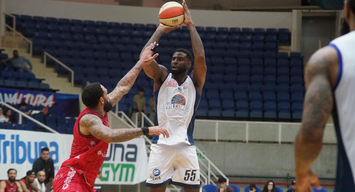 Tony Farmer debe hacerse sentir en la duela para guiar el ataque de Obregón