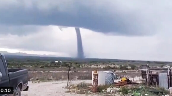 VIDEO: Enorme tornado azota el sur de Ciudad Acuña, Coahuila; estos son los daños que provocó