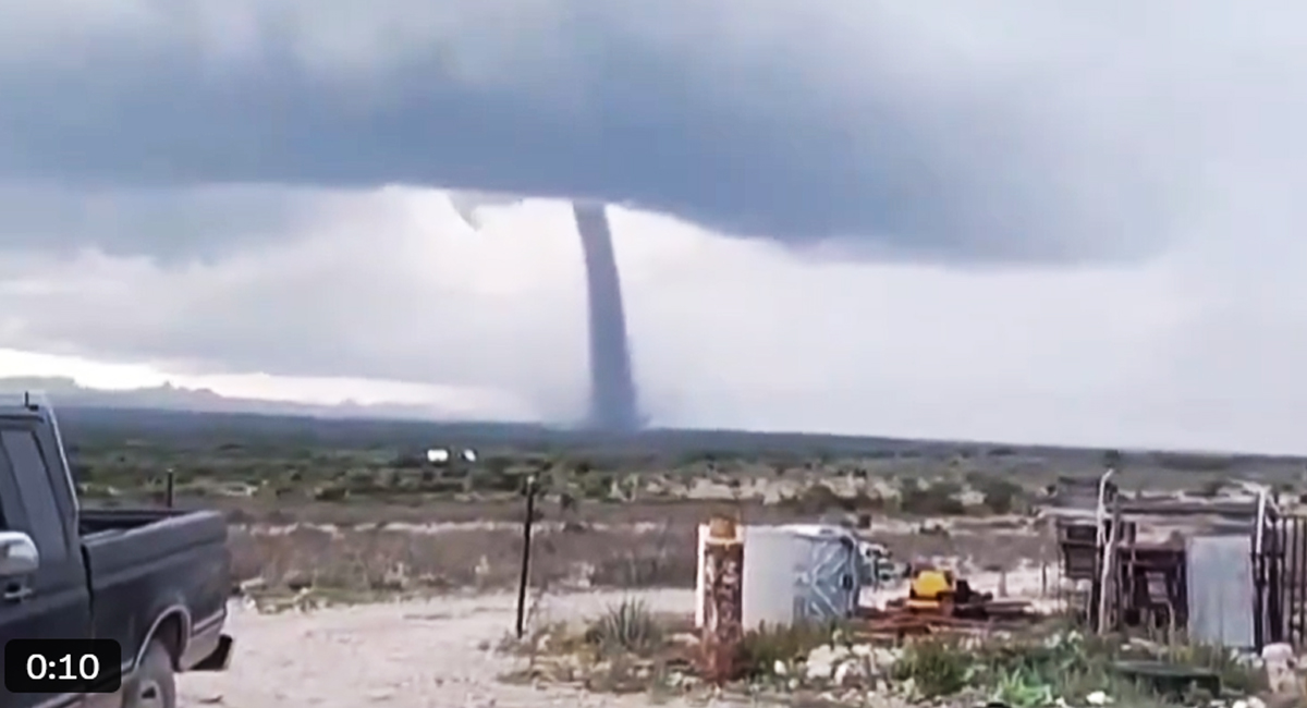 VIDEO: Enorme tornado azota el sur de Ciudad Acuña, Coahuila; estos son los daños que provocó