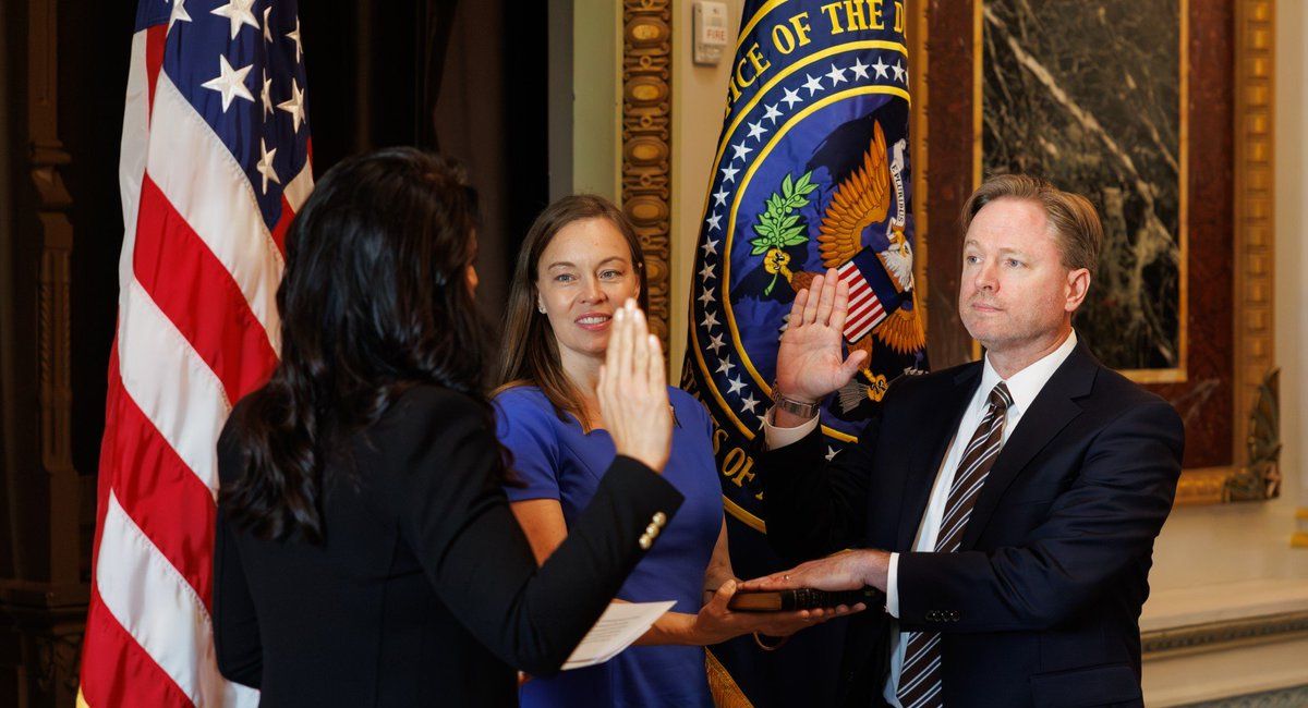 Tulsi Gabbard deja el cargo de directora de Inteligencia Nacional de Estados Unidos