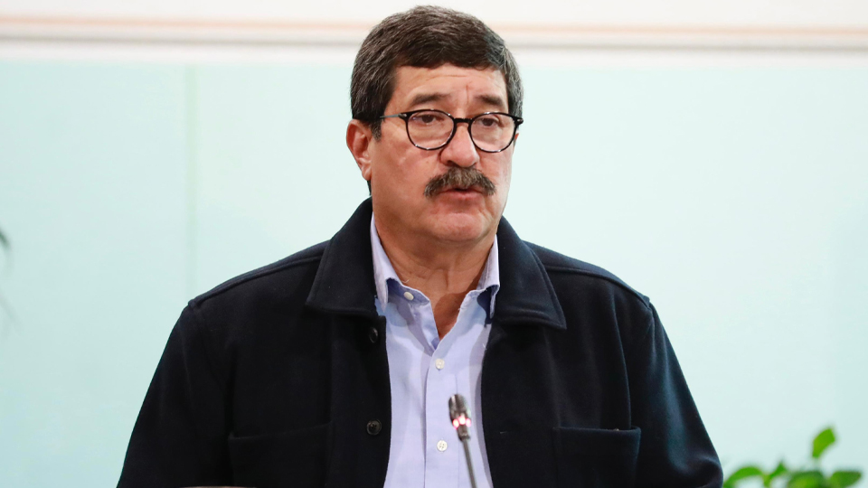 Vandalizan casa del senador Javier Corral y dejan arreglo funerario