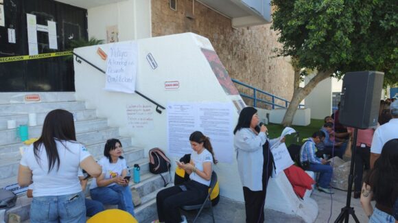 Estudiantes del ADEUS se suman a la huelga de hambre de las directoras de estancias infantiles