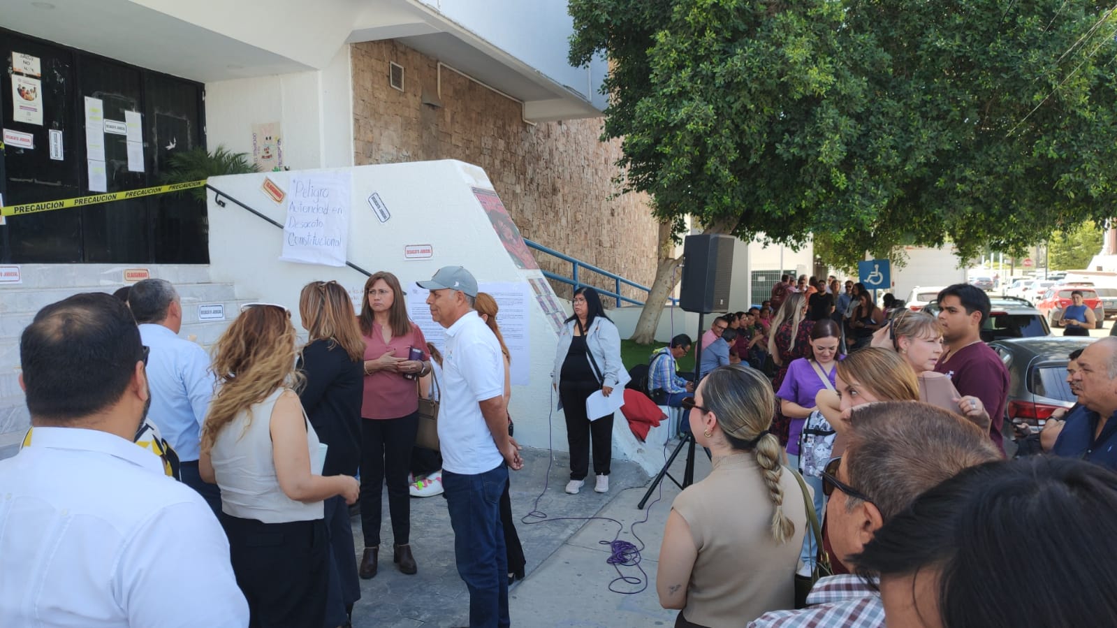 Estudiantes se suman a huelga de hambre por estancias infantiles
