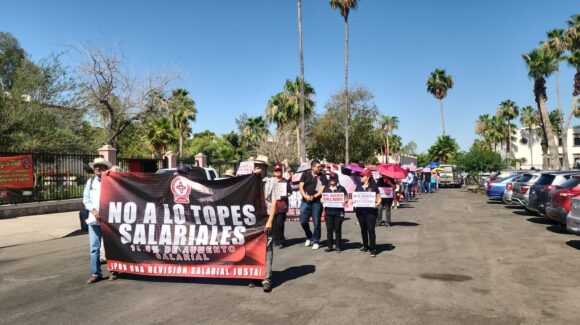 Marchan agremiados del STAUS ante la falta de acuerdos con Rectoría