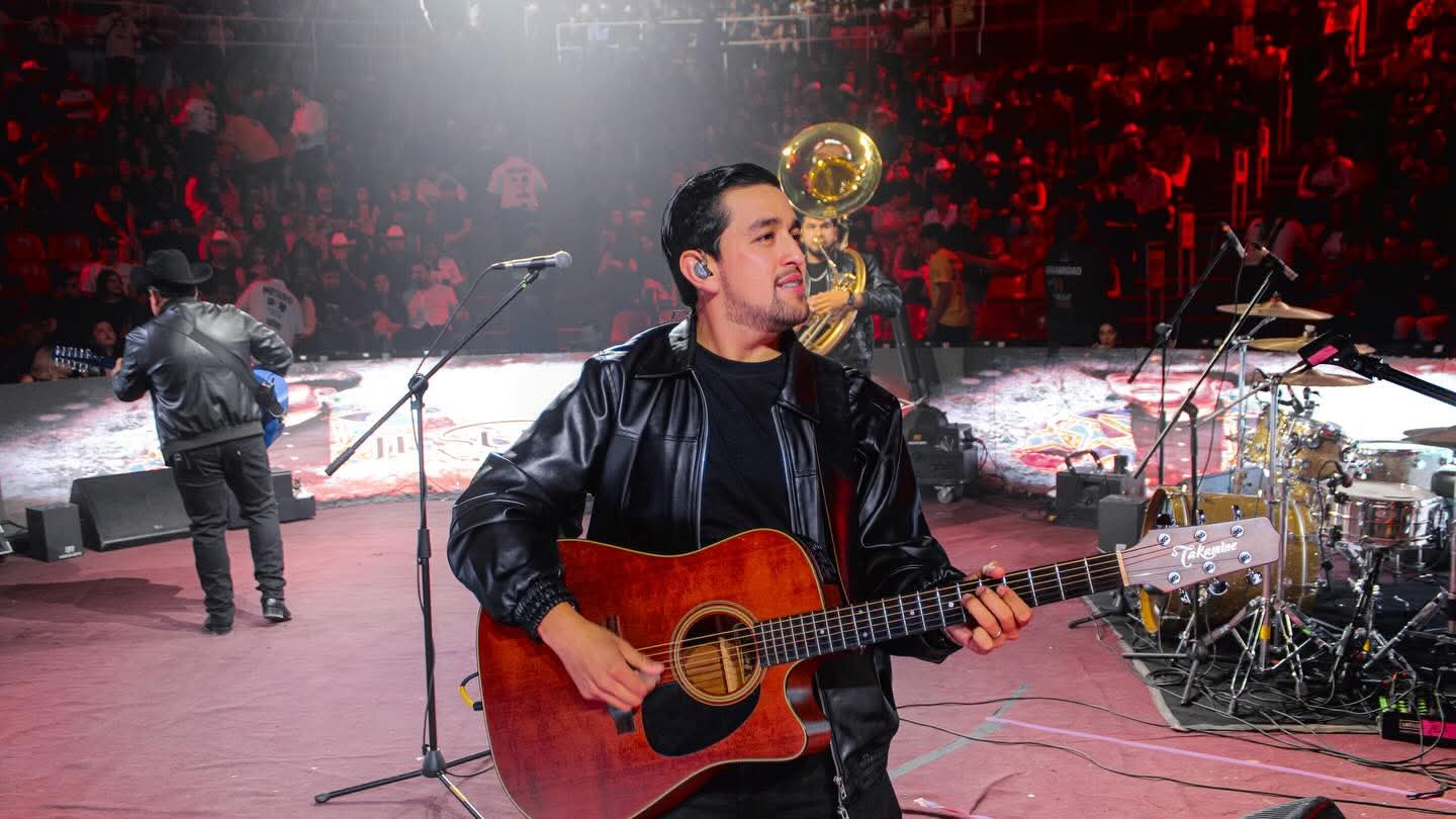 Tombochio arma fiesta en el Palenque de la ExpoGan 2026 con Adriel Favela y Hans El Oso