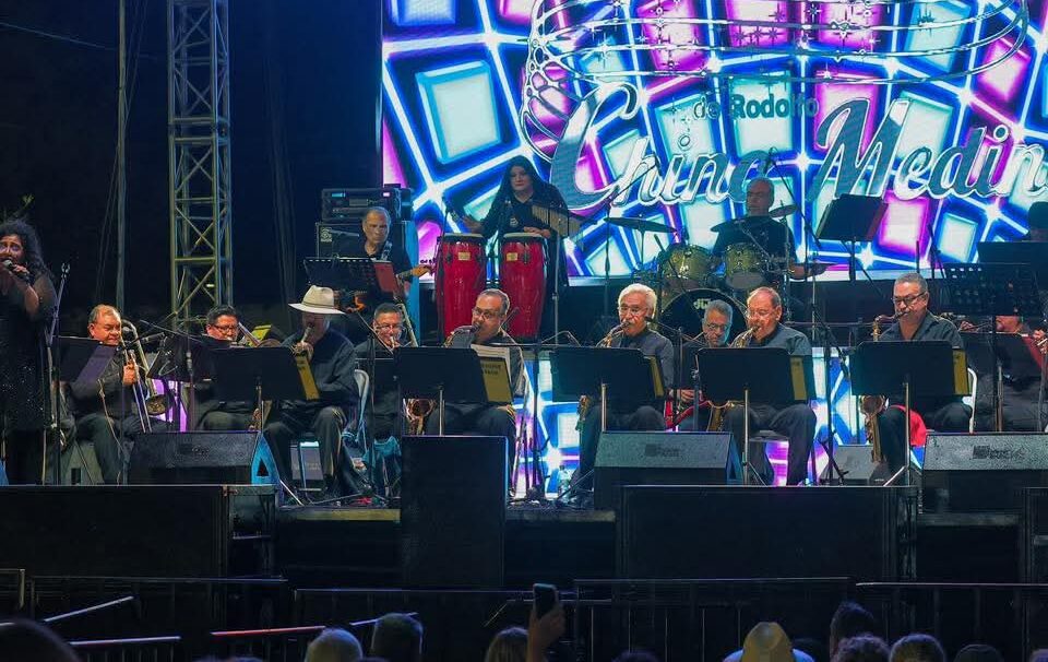 Coincidencias y Chino Medina llenan de música la Plaza Bicentenario