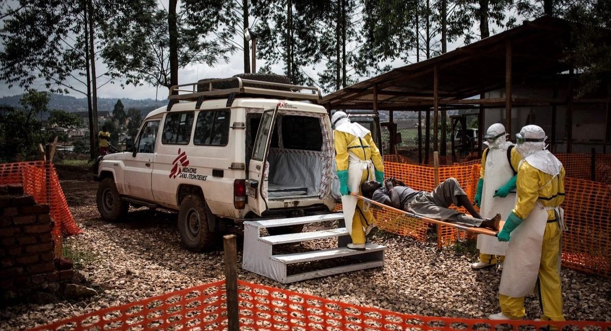 Brote de ébola en África deja 88 muertos; OMS activa emergencia internacional