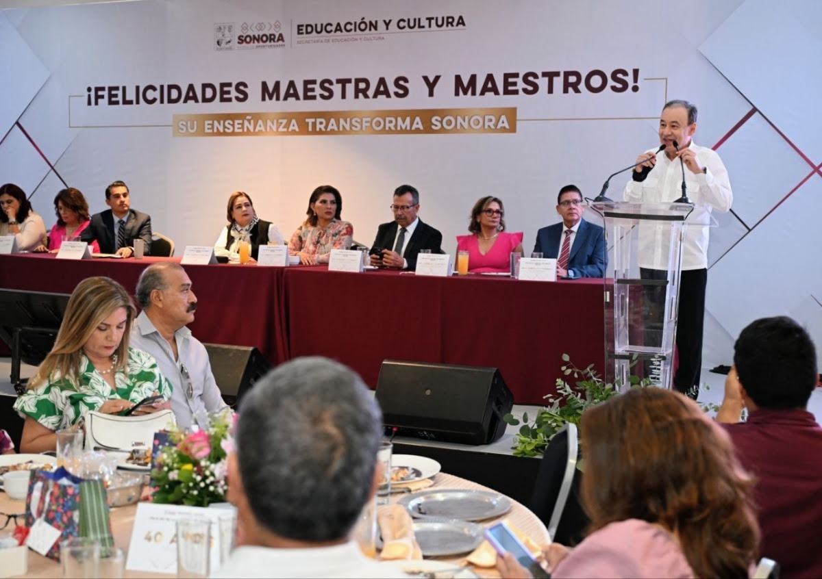 Gobernador Durazo reconoce vocación transformadora de maestras y maestros en Sonora