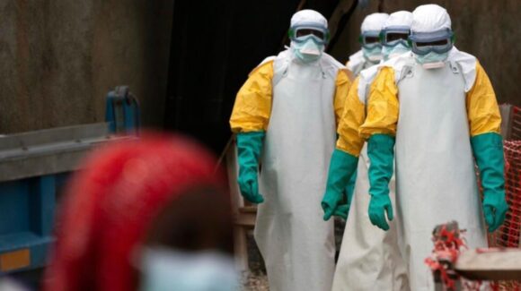 OMS alerta por brote de ébola en Congo: Casos superan los 900 y sube el riesgo