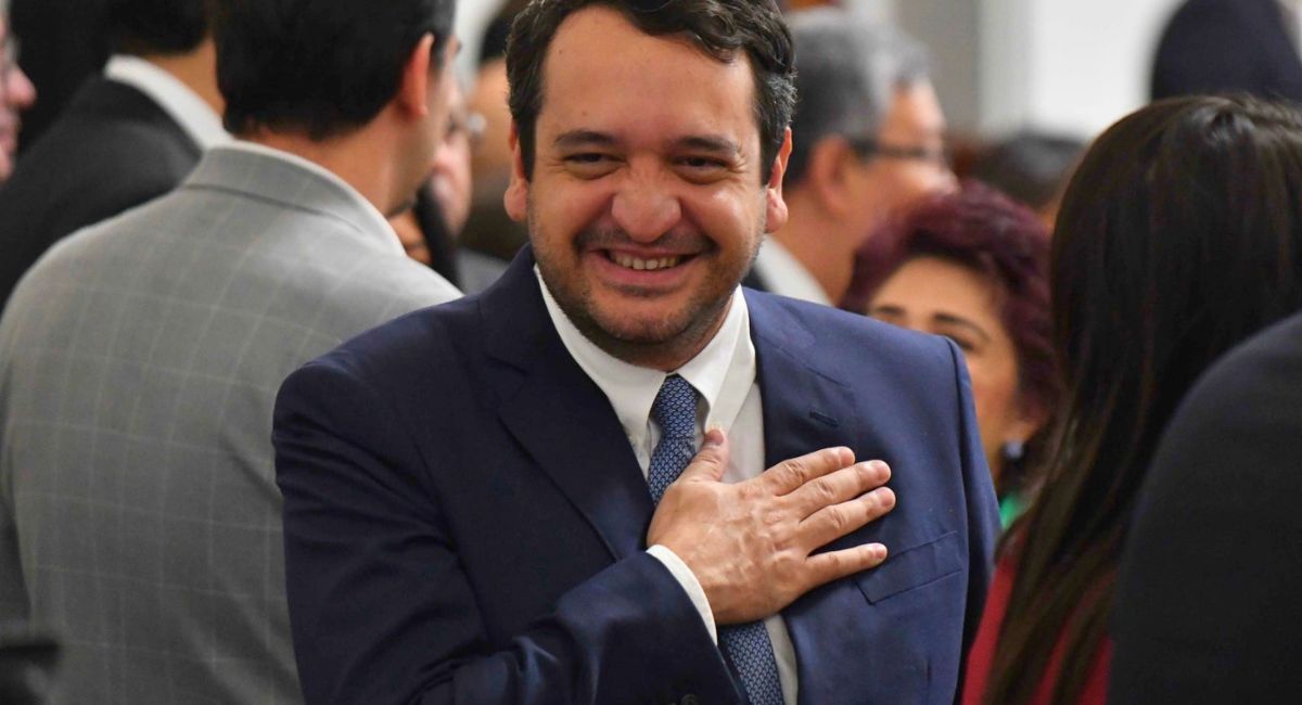 Andrés Manuel López Beltrán anuncia salida de Morena