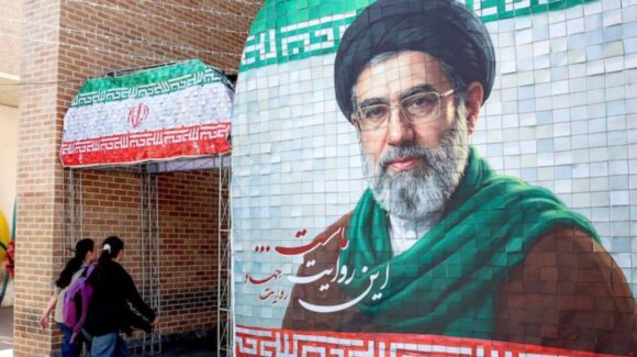 Líder supremo de Irán advierte que países del Golfo Pérsico ya no serán “escudo” para bases de EU