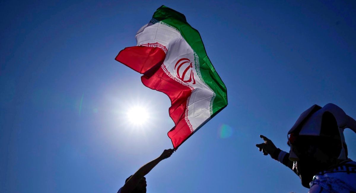 Irán evalúa pacto con EU tras guerra; Ormuz volvería a operar en un mes