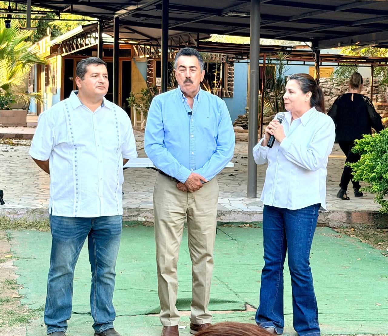 Javier Lamarque escucha peticiones de vecinos del poniente de Hermosillo