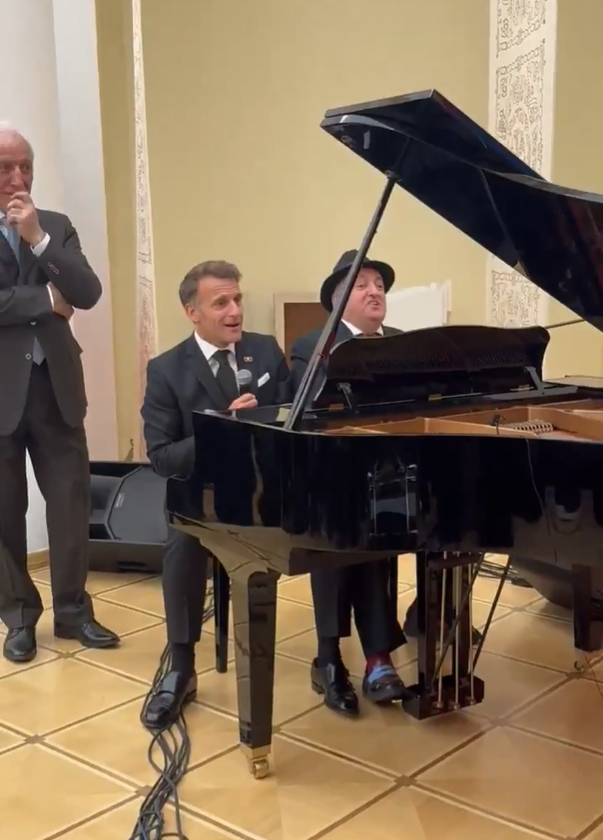 Macron canta 'La Bohème' en Armenia junto a presidente y primer ministro