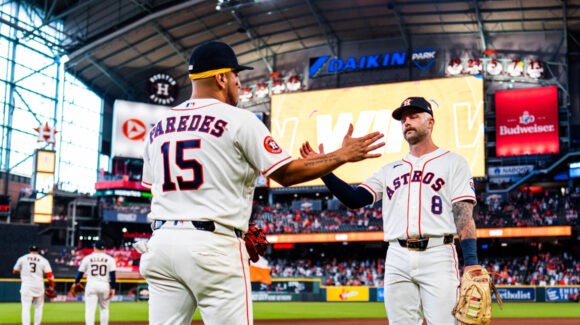 Los Houston Astros vapulean a los Brewers con Isaac Paredes como su principal figura a la ofensiva
