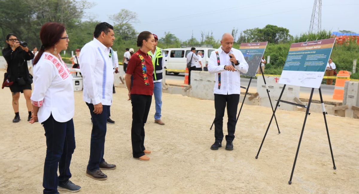 Sheinbaum supervisa avances de la carretera Macuspana-Escárcega en Tabasco