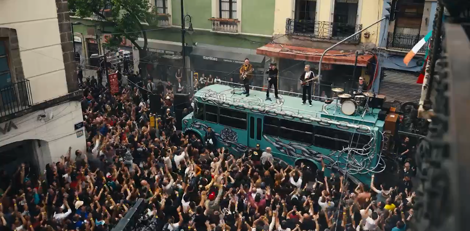 La banda U2 visita Ciudad de Mexico para grabar un video