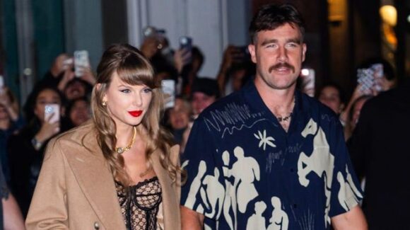 Taylor Swift y Travis Kelce se ‘casan’ en NY: Captan a jugadores de Kansas City Chiefs en Times Square