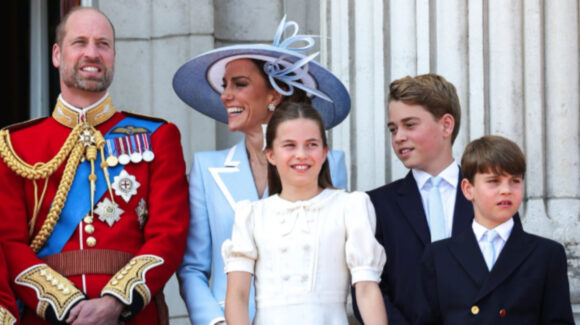 Protestantes británicos abuchean e insultan a Kate Middleton e hijos del Príncipe William; así reaccionan