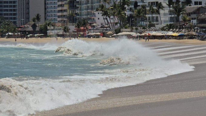 Mar de fondo en Acapulco deja 4 muertos; autoridades mantienen activa la alerta.