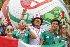Aficionados esperan el partido de México vs Corea del Sur en el estadio Guadalajara