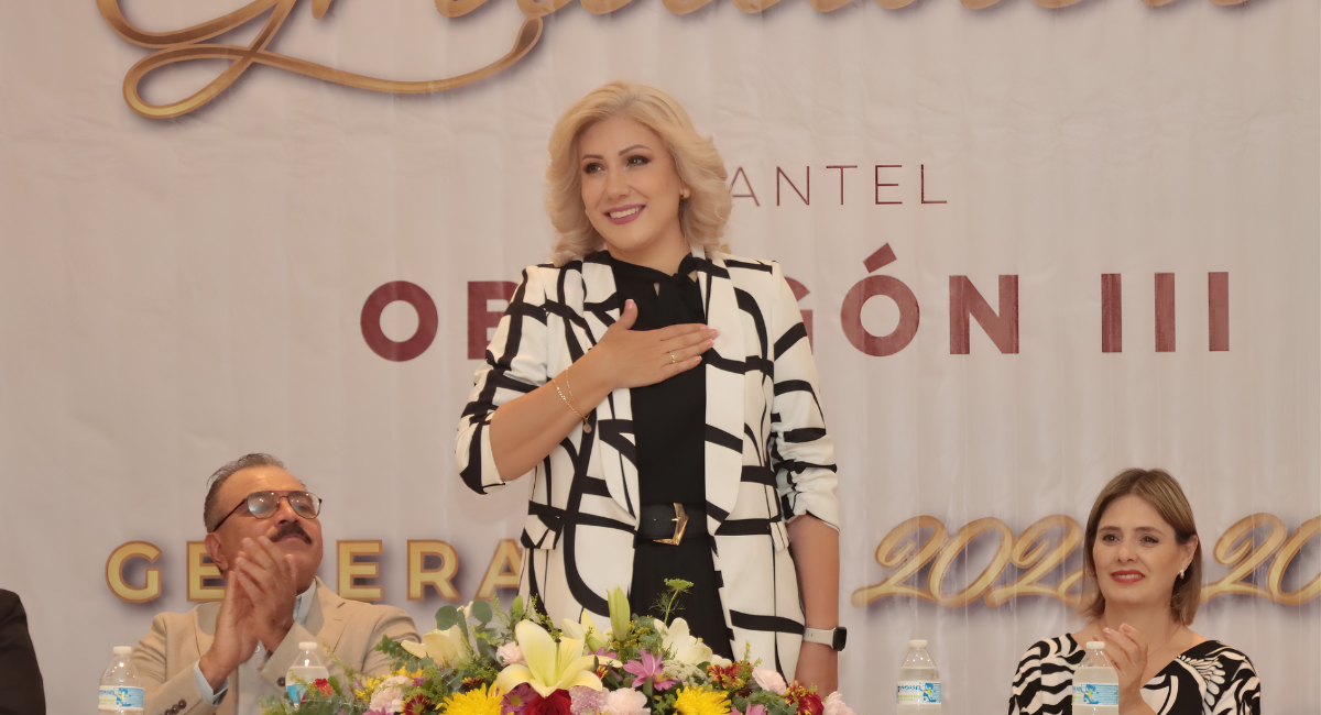 Alcaldesa Claudia Santacruz encabeza ceremonia de graduación del Cobach Plantel III en Cajeme