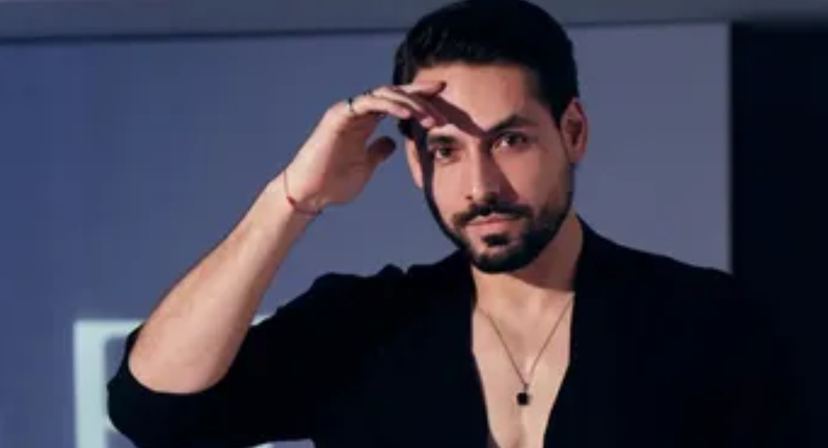 Alejandro Oliva revela que lo obligaron a no salir del clóset en Telemundo