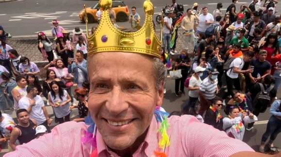 Como novia de rancho: Alfredo Adame se queda fuera de la Marcha LGBT+ 2026 en CDMX