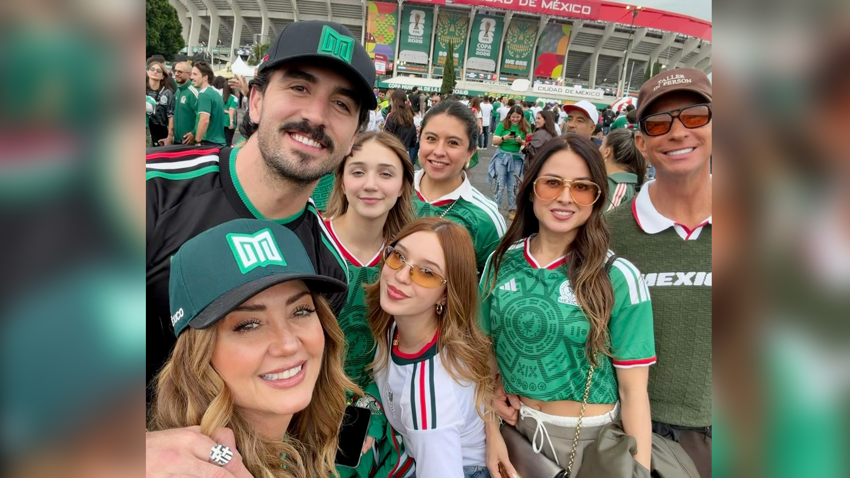 Andrea Legarreta y Erik Rubín desatan debate por foto familiar en el Mundial 2026