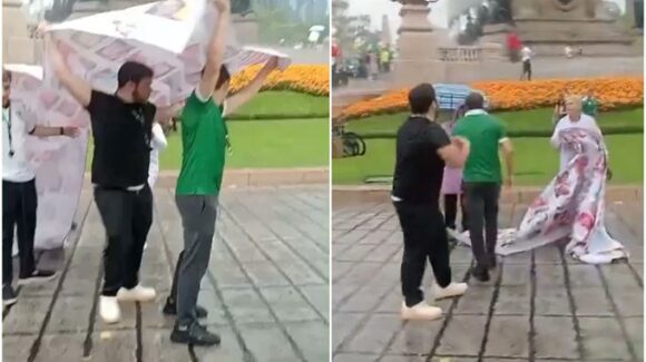 No respetaron; aficionados usan lona de desaparecidos para taparse de la lluvia en Ángel de Independencia