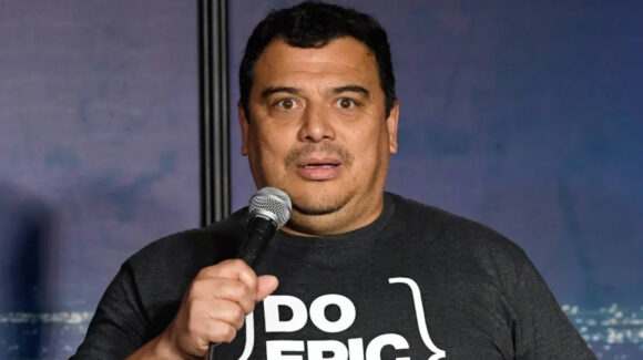 Arrestan al comediante de ‘The LA Cabaret’, Carlos Mencia por evasión fiscal en California, ¿irá a prisión?