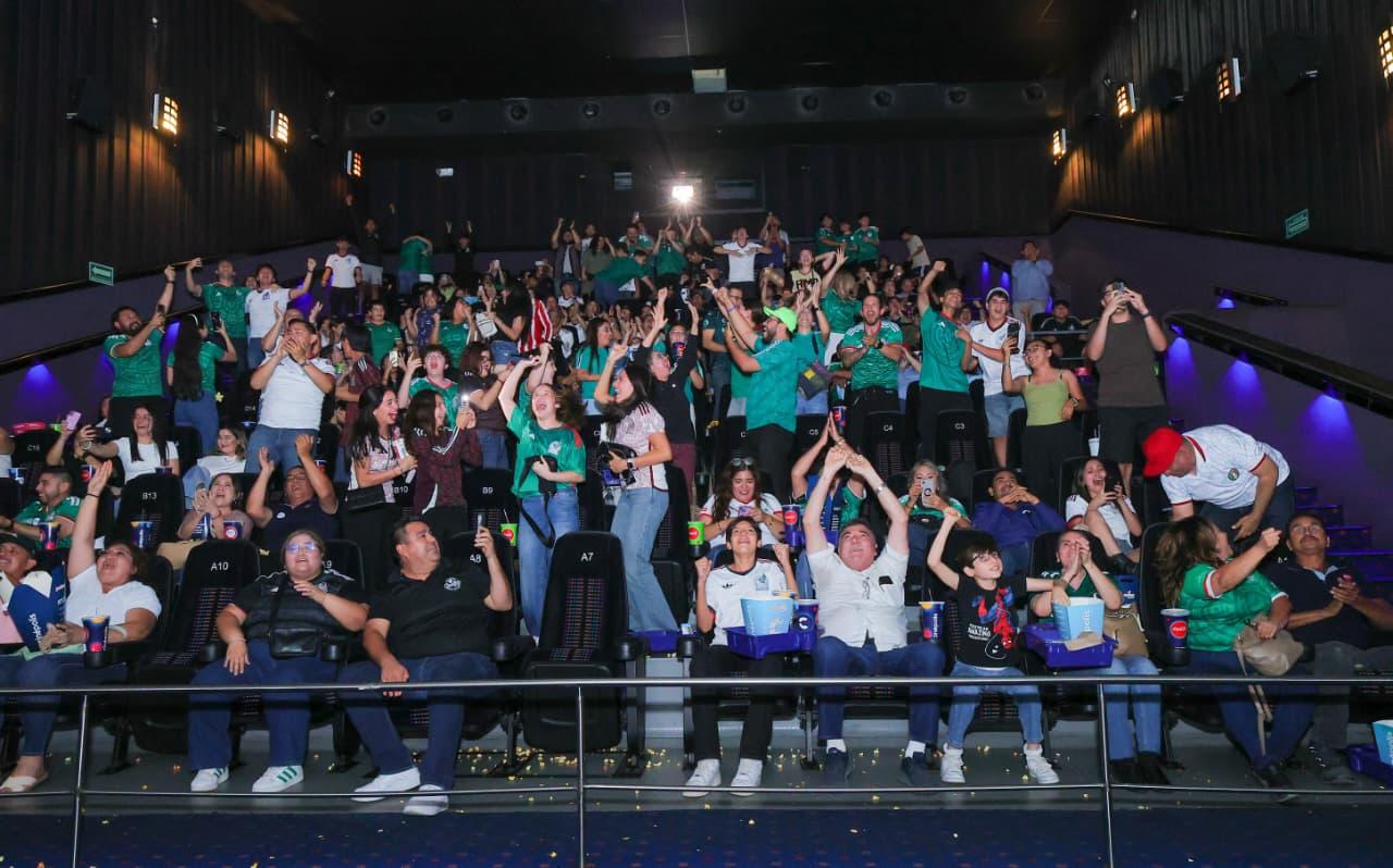 Así se vive la afición futbolera en cine de Hermosillo durante partido México vs Chequia