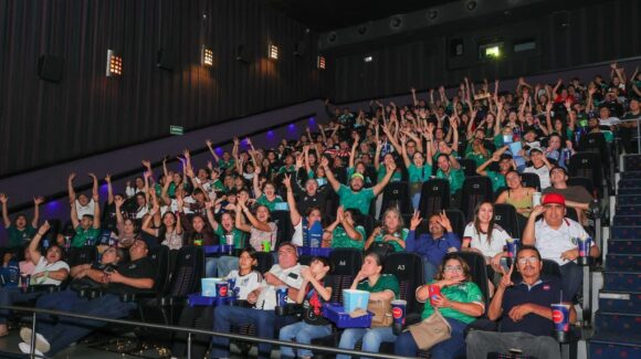 Así se vive la afición futbolera en cine de Hermosillo durante partido México vs Chequia