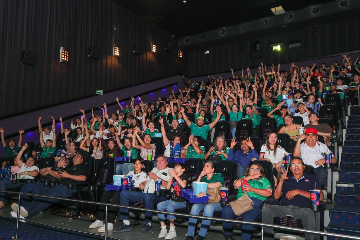 Así se vive la afición futbolera en cine de Hermosillo durante partido México vs Chequia