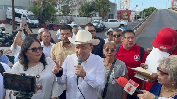 Derechohabientes y trabajadores del Issste en Hermosillo exigen mejoras; Durazo promete seguimiento