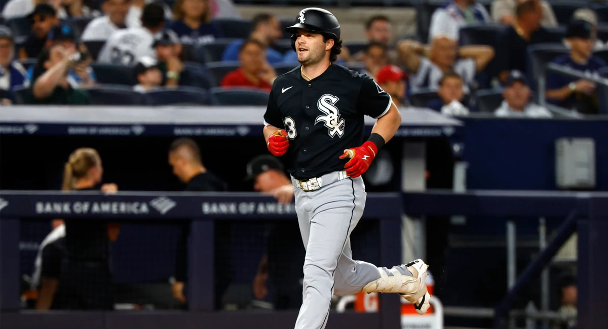 Benintendi recorre las almohadillas después de su cañonazo