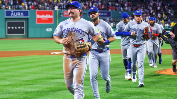 Los Blue Jays pierden a Scherzer por lesión, pero el pitcheo de relevo responde ante los Red Sox