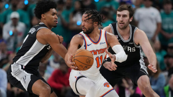 Brunson anota 30 y los Knicks dan el primer golpe ante los Spurs en las Finales NBA