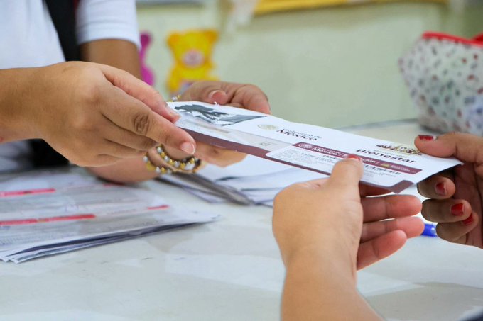 Beca Benito Juárez depositará mil 900 pesos mañana 16 de junio a estudiantes.
