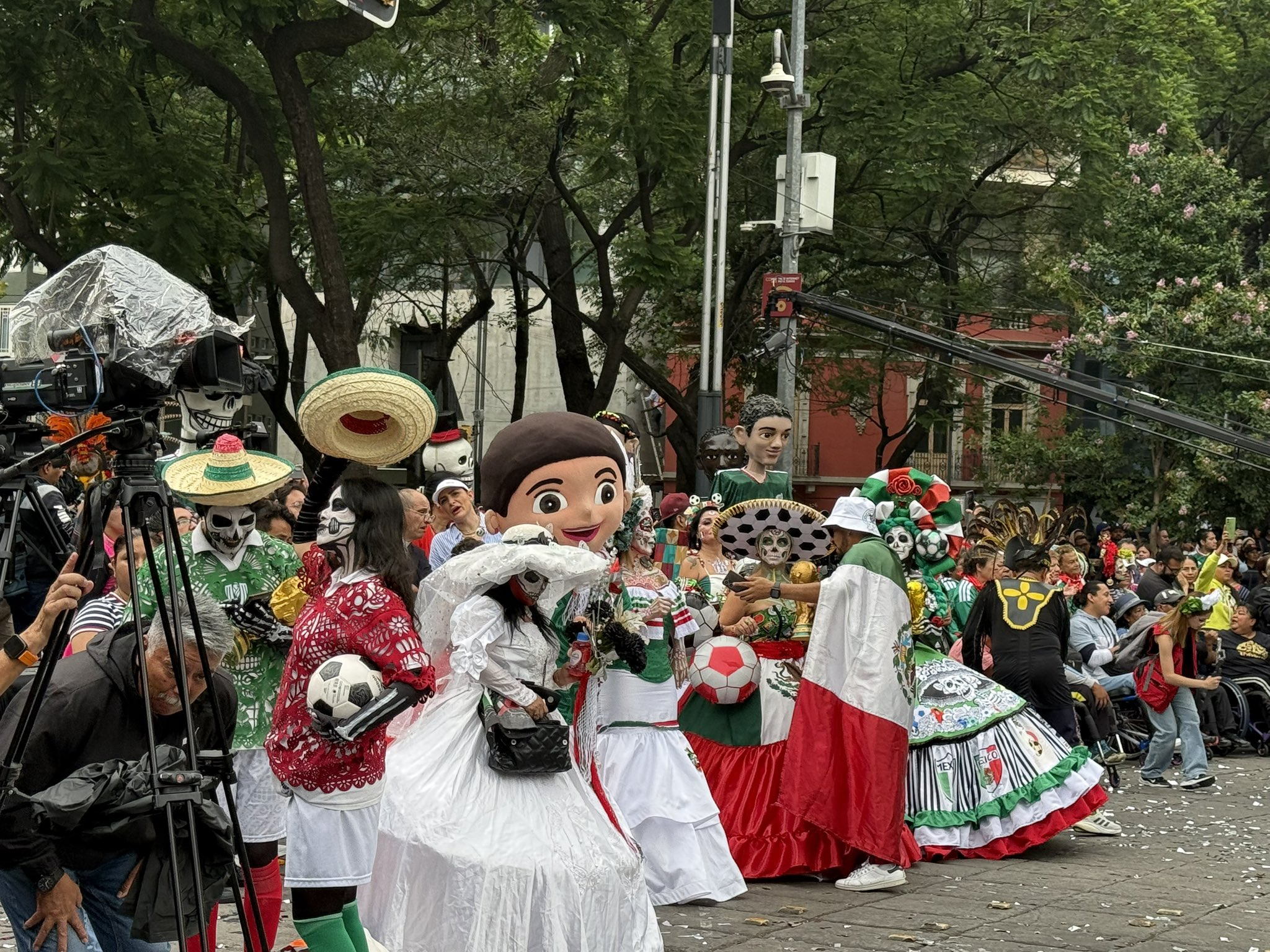CDMX busca romper el récord de la 'Ola más grande del mundo' Rumbo al Mundial 2026